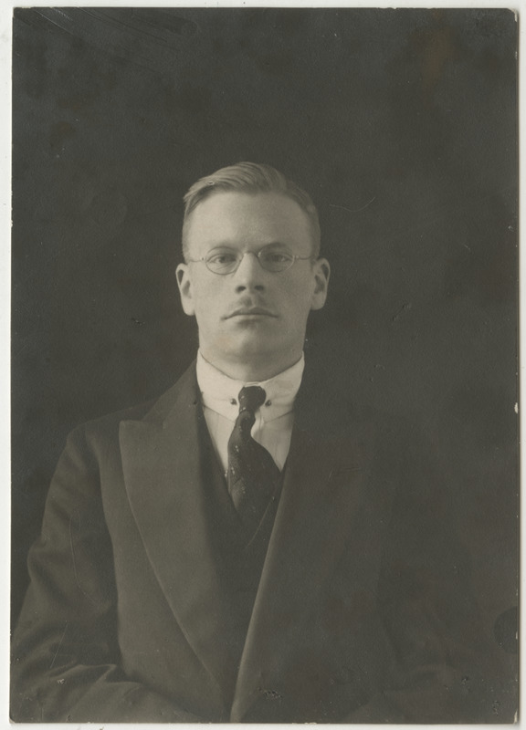 Usuteaduse Üliõpilaste Seltsi vilistlane Harry William Martens, portreefoto