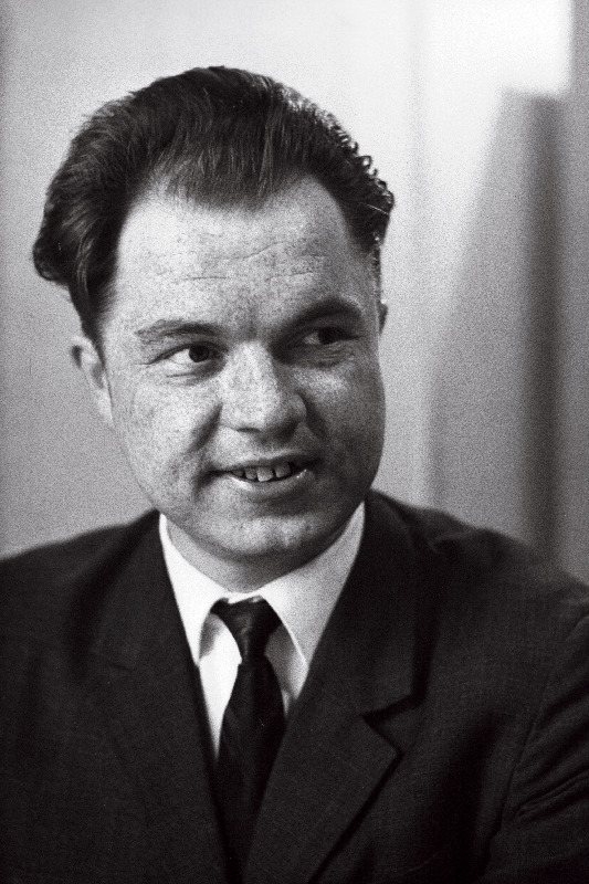 Ruusmann, Ants- ajalookandidaat, ENSV TA Ajaloo Instituudi noorem teaduslik töötaja.