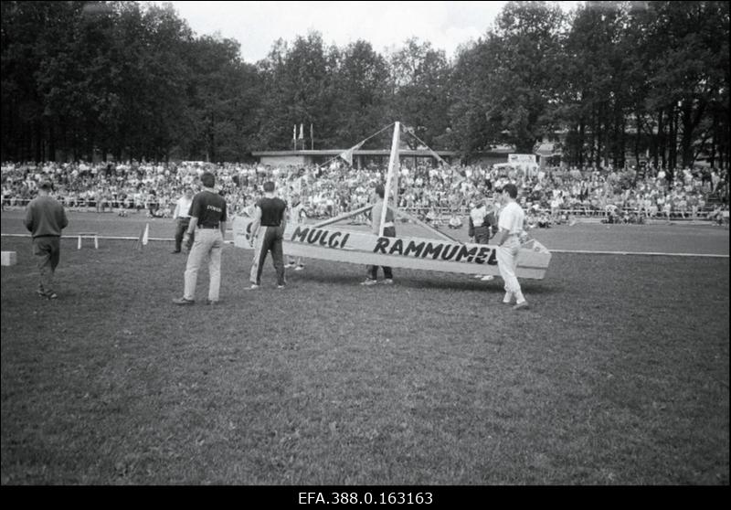 Mulgi rammumehe väljaselgitamise üritus Viljandi staadionil.