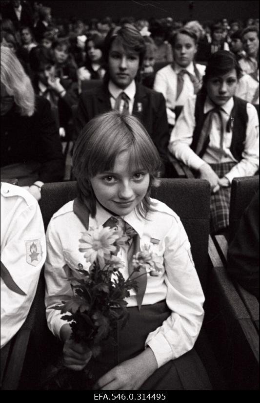 Kooli pioneeriorganisatsiooni pidulik koosolek.