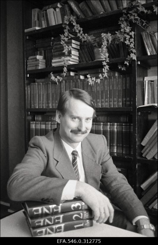 Siim Kallas, ajalehe "Rahva Hääl" peatoimetaja asetäitja (1986–1989).