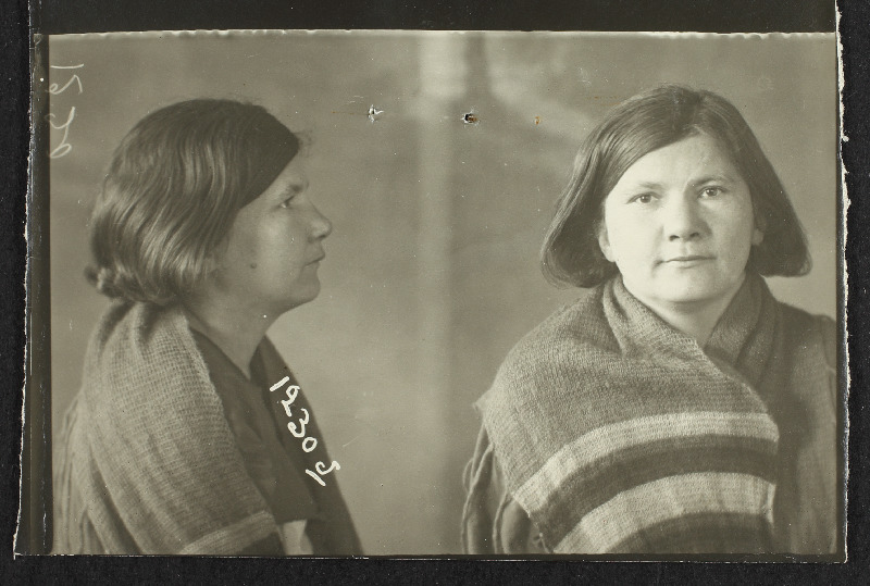 Krõlova, Jekaterina Mihhaili t. (s.1892). Vangifoto piiririkkumise uurimistoimikust.