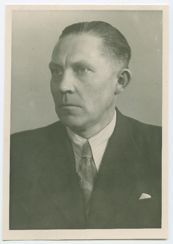 Eduard Hallikivi fotoportree