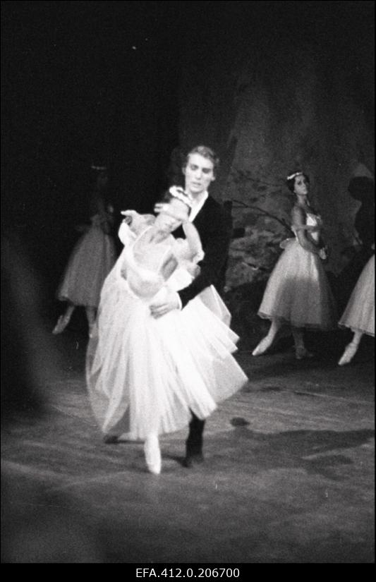 RAT Estonia balletisolistid ENSV teeneline kunstnik Aime Leis ja Tiit Härm (debüüt) A. Adami balletis "Giselle".