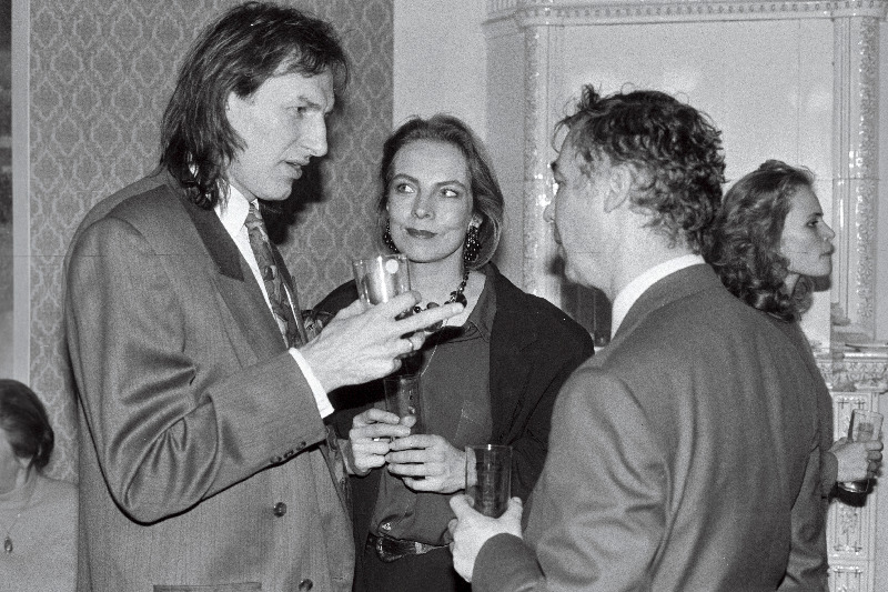 Dirigent Tõnu Kaljuste (vasakul) koos abikaasa näitleja Ülle Kaljustega Jean-Luc Codar´i filmipäevade avamisel Kinomajas. Paremal Prantsuse suursaadik Eestis Jacques Huntzinger.