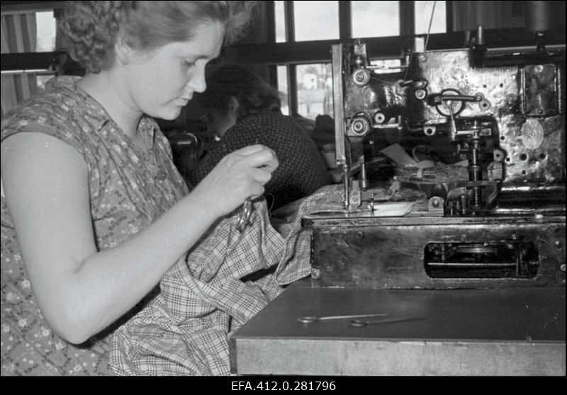 Õmblusvabrikus "Sangar" L.Pašenkova brigaadis.