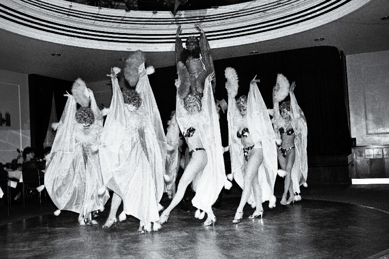 Restoranis Gloria, varietee programm.