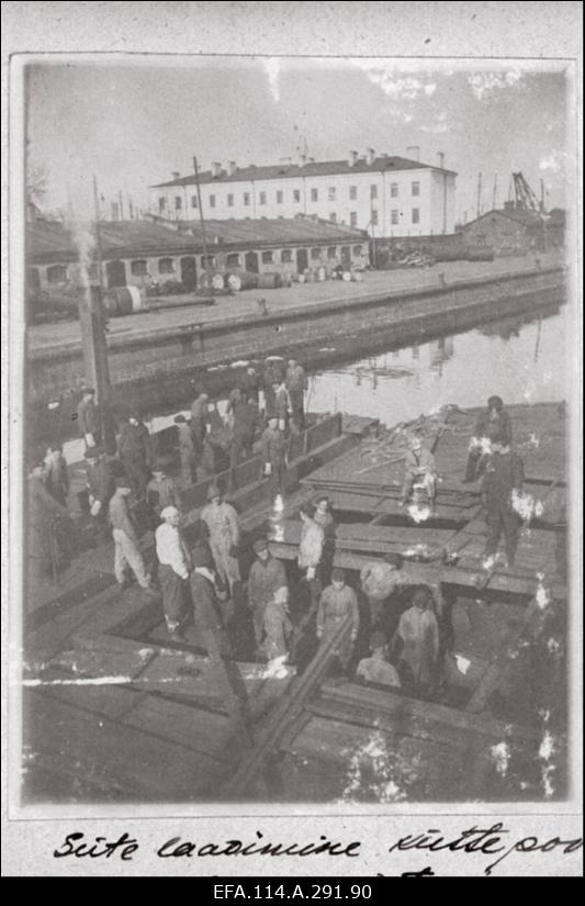 Mereväe I aastapäeva 21.dets.1919.a. puhul kingitud album. Vambola, Lembitu, Lennuk, väiksemad laevad, nende meeskonnad.