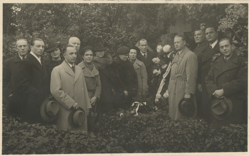 Berliini eestlased Rudolf Tobiase, eesti helilooja ja muusikaõpetaja haual, foto