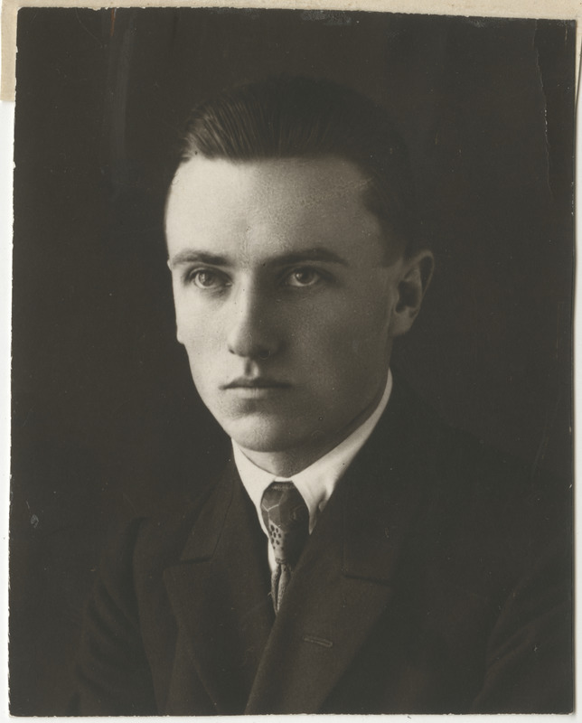 Tartu õpetajate seminari 1923. aasta lõpetaja Konstantin Venesaar, portreefoto