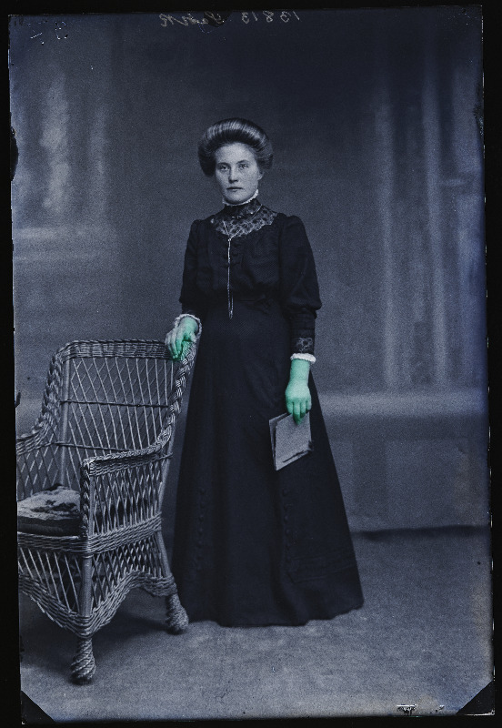 Anna Sahk.
