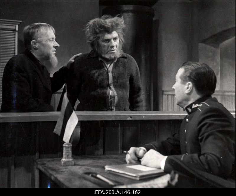 Näitlejad Ants Eskola (vasakult), Elmar Salulaht ja Olev Eskola filmistuudio Tallinnfilm mängufilmist Põrgupõhja uus Vanapagan.