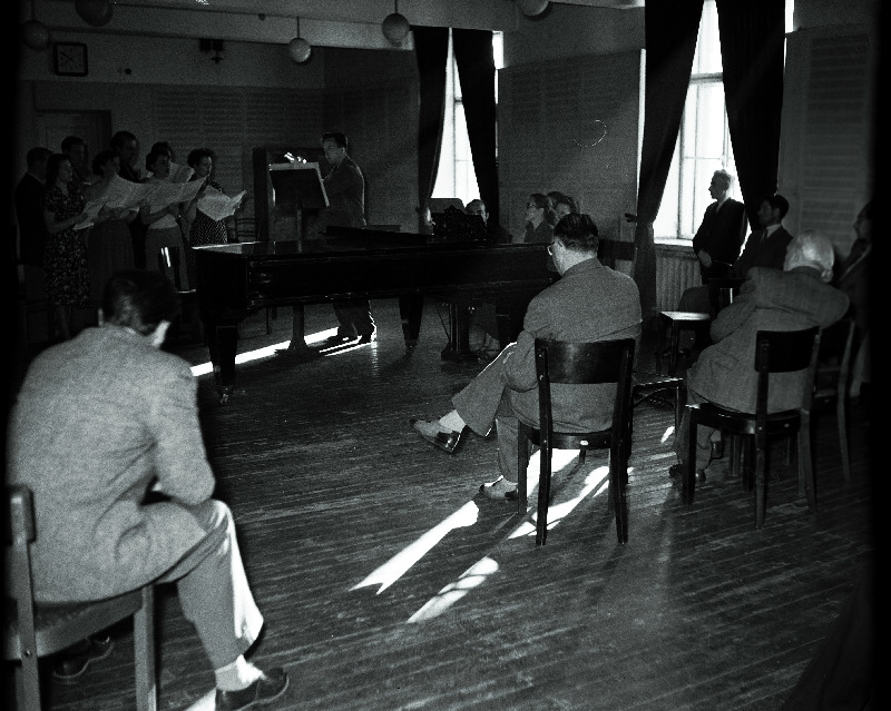 Anatoli Garšneki kantaadi kuulamine Eesti NSV Heliloojate Liidus.