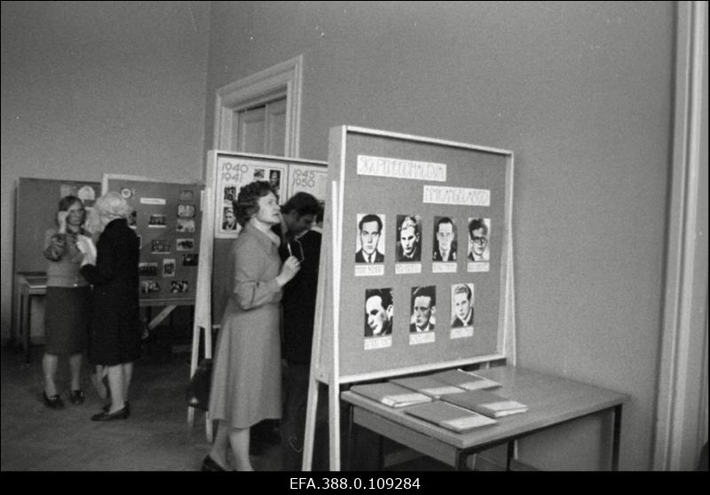 ÜLKNÜ 60. aastapäevale pühendatud näitus komsomoli ajaloost.