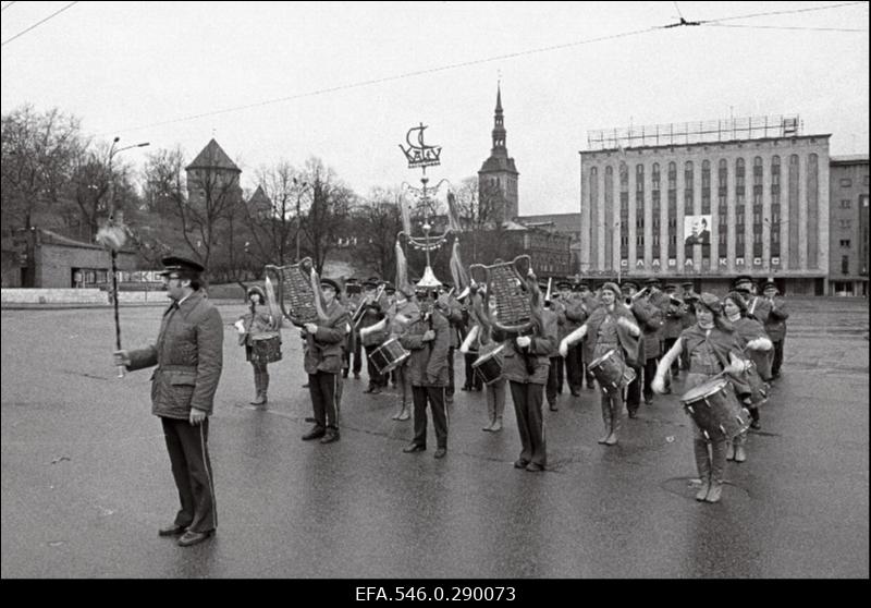 1.mai demonstratsioon Tallinnas Võidu väljakul.