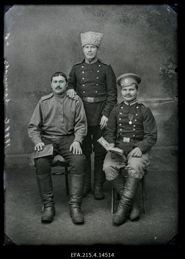 Grupp sõjaväelasi, (foto tellija Jestkoff [Jestkov]).