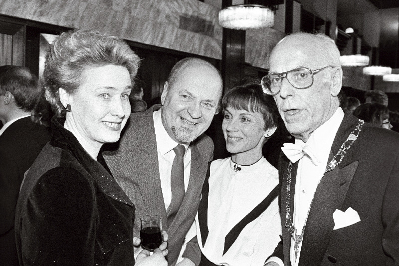 Lennart Meri, Arvo Haug ja Helle Meri presidendi vastuvõtul Sakala keskuses.