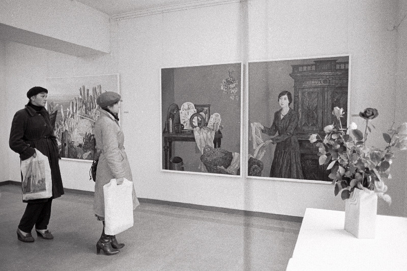 Maalikunstnik Uno Roosvaldi tööde näitus Tallinna kunstisalongis.