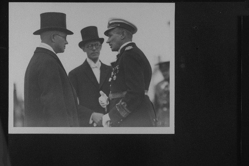 Eesti Vabariigi riigivanem Otto Strandman (vasakul) Poola president Ignacy Mościcki ootel.