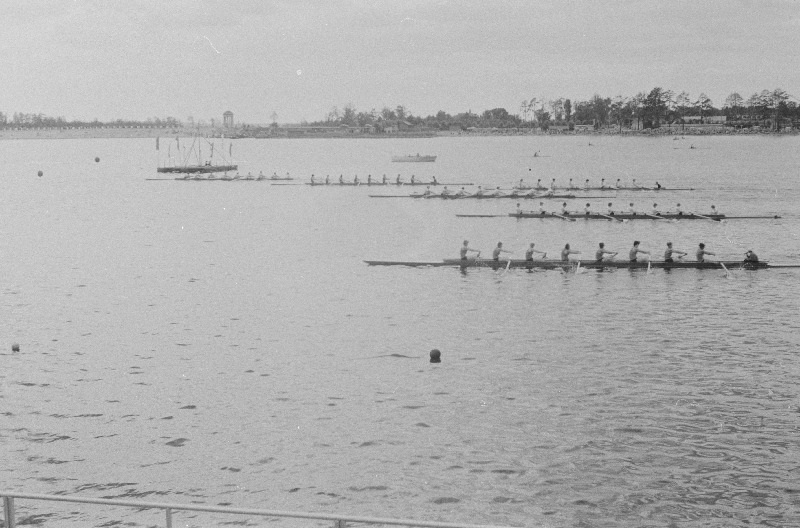 Võistlused sõudmise 100 aastapäeva tähistamiseks. (Esimene sõudeklubi Venemaal asutati 1860 aastal Peterburis).