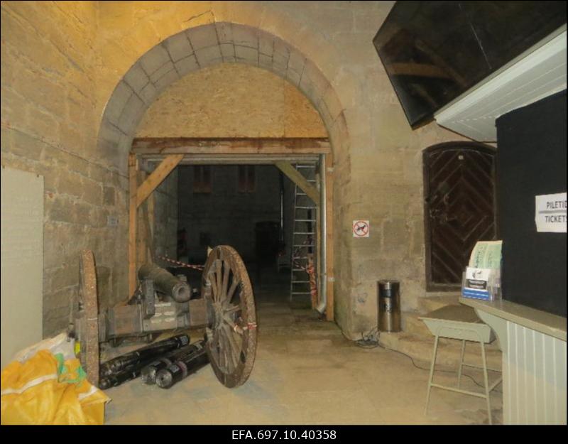 Kuressaare piiskopilinnus. Sisevaade.