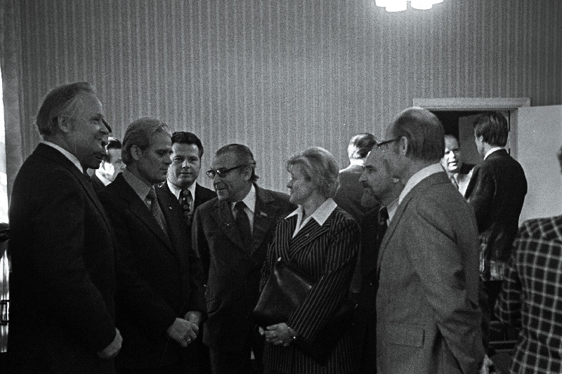 Suure Sotsialistliku Oktoobrirevolutsiooni 60. aastapäevale pühendatud vabariikliku teadusliku konverentsi vaheajal vestlevad (vasakult) ENSV Teaduste Akadeemia president K.Rebane, Saksa DV Schwerini ringkonna Gustrovi parteikooli kateedri juhataja V.Maletski, EKPKK Parteiajaloo Instituudi vanemteadur J.Nappo, ENSV haridusminister F.Eisen, Schwerini ringkonna parteikomitee esimene sekretär E.Hempel, Eesti NSV TA Ajaloo Instituudi direktor K.Siilivask, EKP Keskkomitee Parteiajaloo Instituudi direktor A.Panksejev.