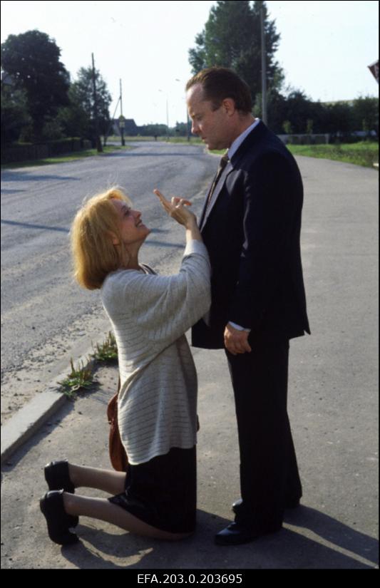 Kaader Tallinnfilmi mängufilmist "Ainult hulludele ehk halastajaõde". Viktor - Mihkel Smeljanski, Rita - Margarita Terehhova.