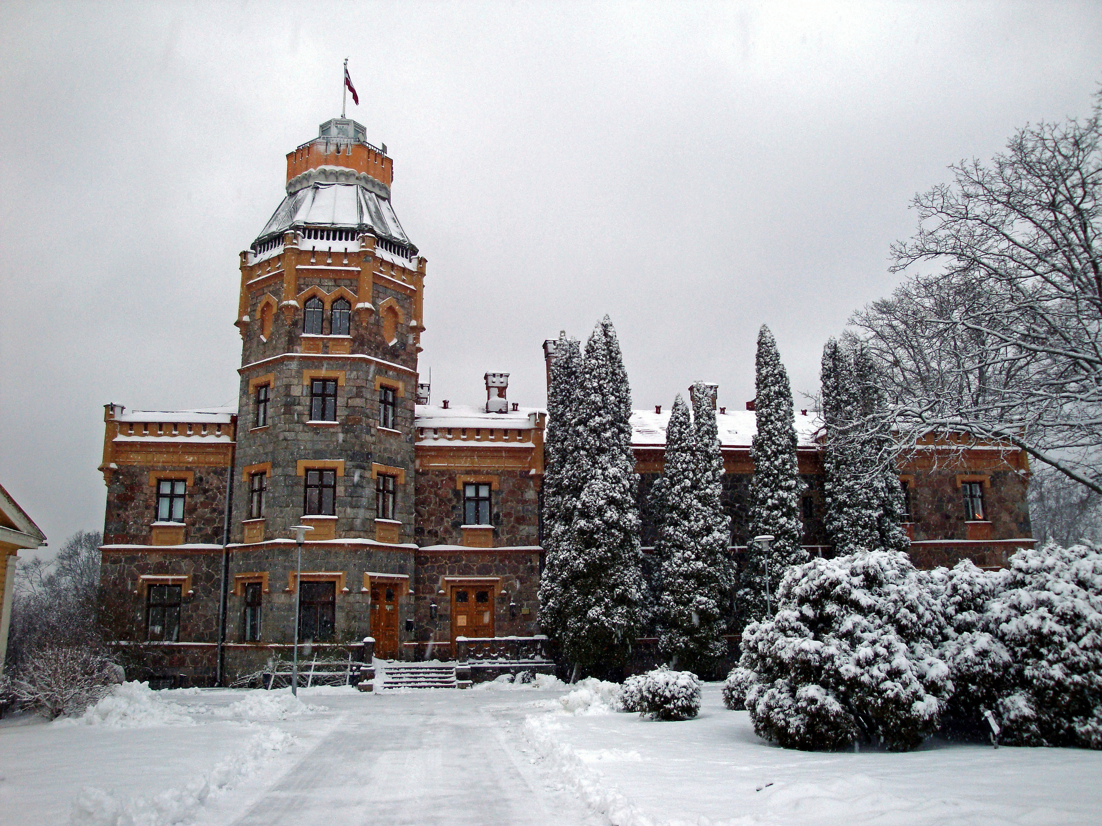 Sigulda (Segewold) "new " castle (19th century) in snowfall - ainars brūvelis - Panoramio - Sigulda (Segewold) "new " castle (19th century) in snowfall