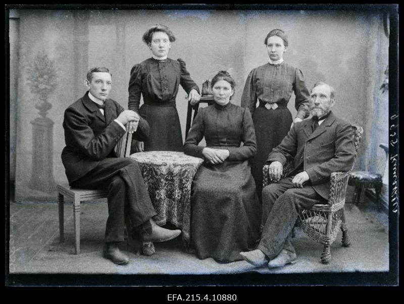 Grupp inimesi, (foto tellija Kuuskler).