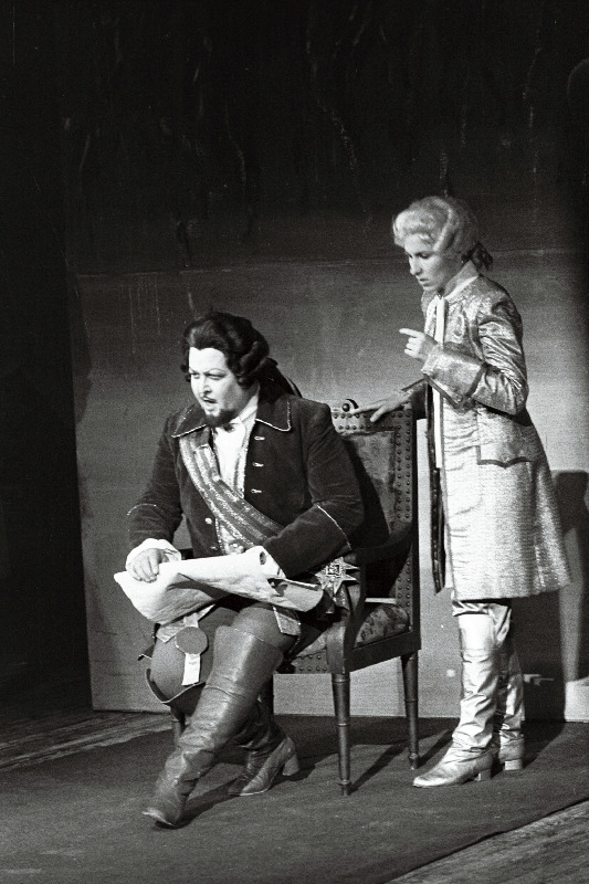 Stseen G. Verdi ooperist “Maskiball” RAT “Estonias”. Kuningas Gustav III - Hendrik Krumm ja tema paaž - Eve Tasa.