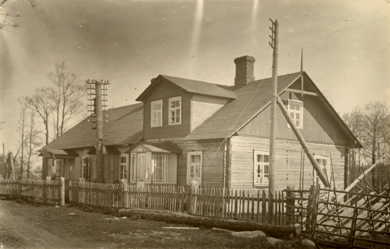 Leesi ühiskauplus ja raamatukogu.