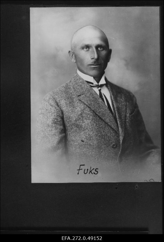 Fuks, Johannes (Kalda, Johan) - poliitikategelane, Pärnu maavolikogu liige, hiljem esimees, Pärnumaa Hääle toimetaja, IV Riigikogu liige.