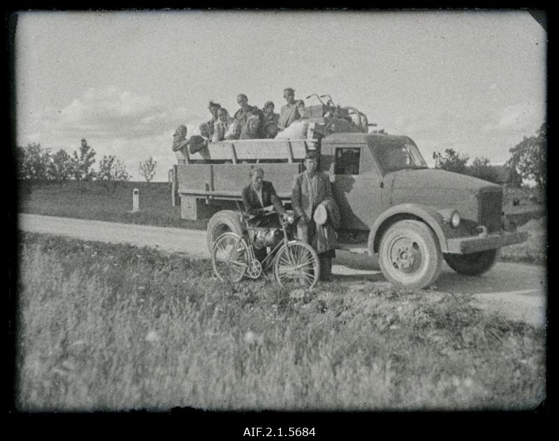Viljandi, Mustivere 1948.a. Kaevamiskoht kaevajatega.