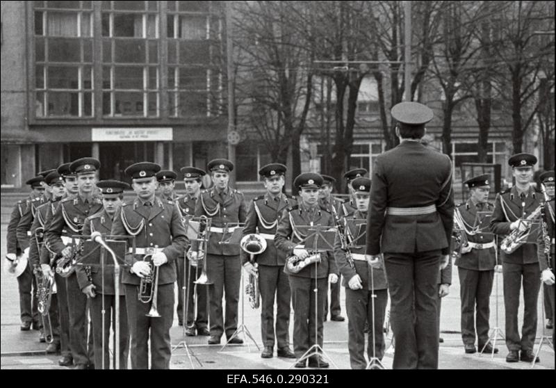 1.mai demonstratsioon Tallinnas Võidu väljakul.