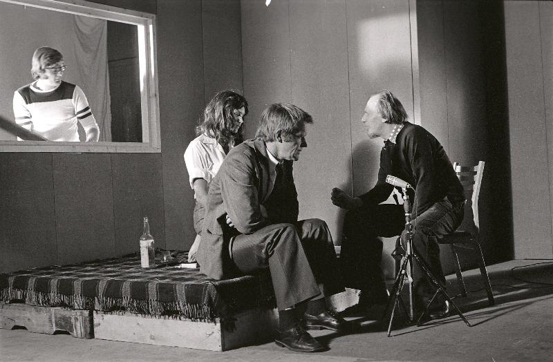 Stuudio Tallinnfilm teaduslik-fantastiline põnevusfilm "Hukkunud Alpinisti hotell". Näitlejaproovis Evald Hermaküla, paremal rezissöör-lavastaja Grigori Kromanov.