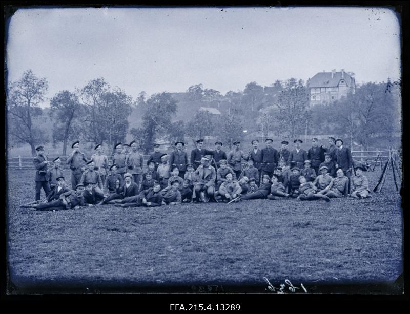 Maakaitseväe 1. rühm, nn "koplipoisid" sõjaväeliste õppuste korraldamise ajal Koplipealsel.