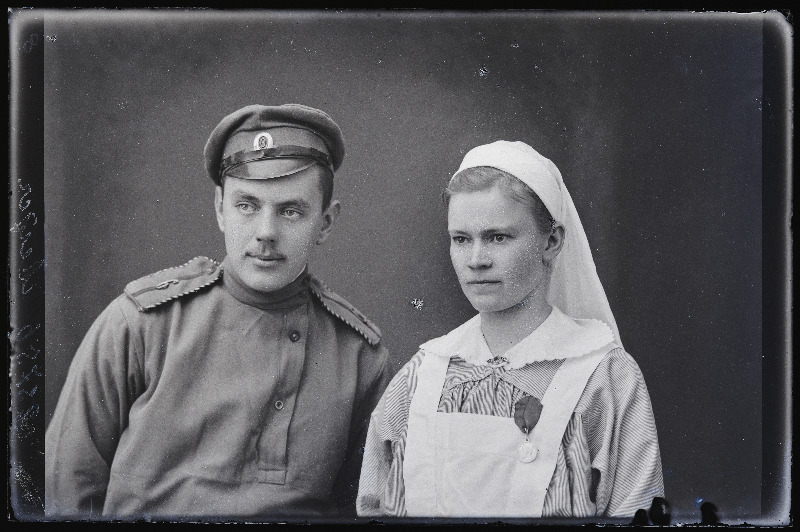 Sõjaväelane naisega, (foto tellija Meyer [Meier]).