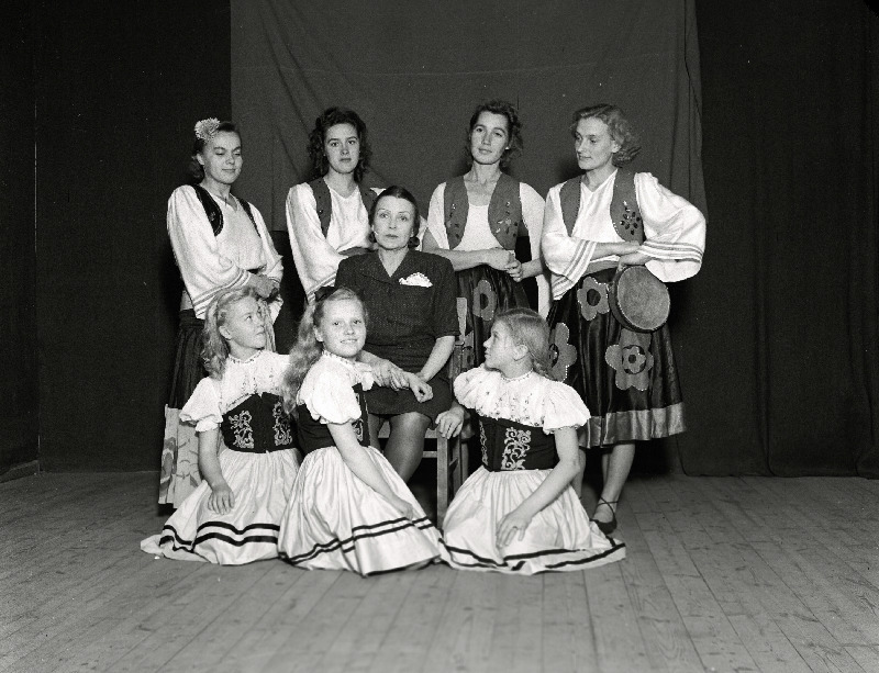 Kaubandustööliste klubi balletirühm.