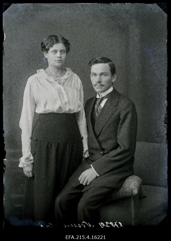 Nissen naisega.