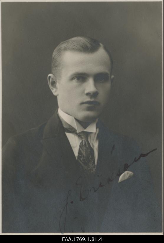 Üliõpilasseltsi "Liivika" liige, õigusteadlane Julius Erikson,  portreefoto