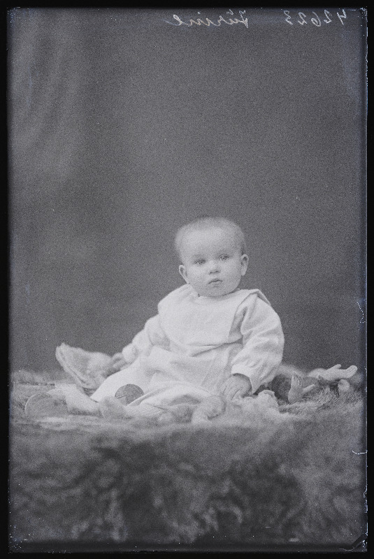 Väike laps, (foto tellija Jürine).