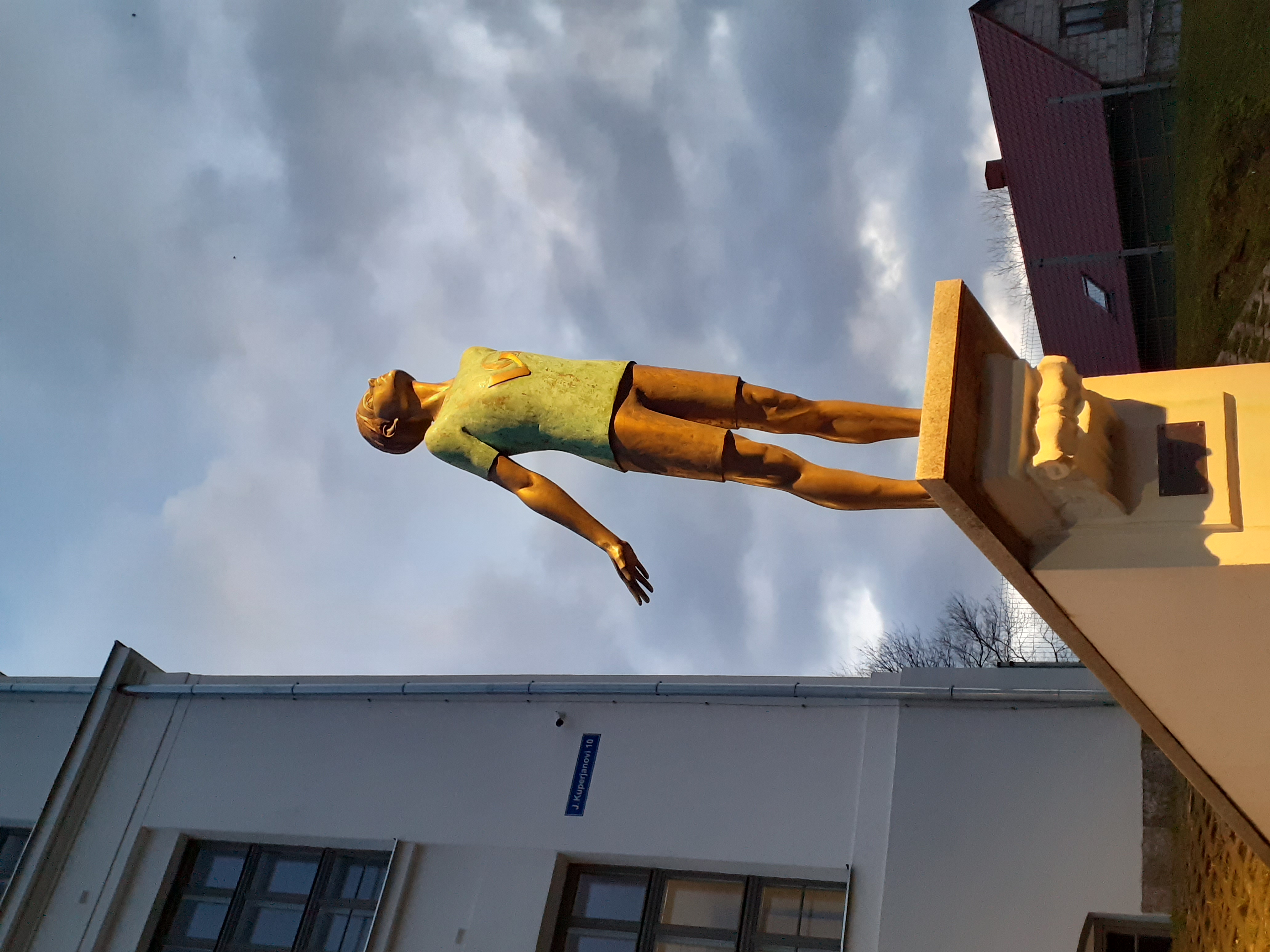 Valga Gümnaasium - Monument in front of estonian school 'Valga gümnaasium', J. Kuperjanovi 10