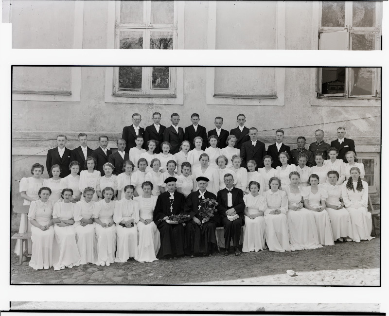 Kaarli kiriku leerilapsed.