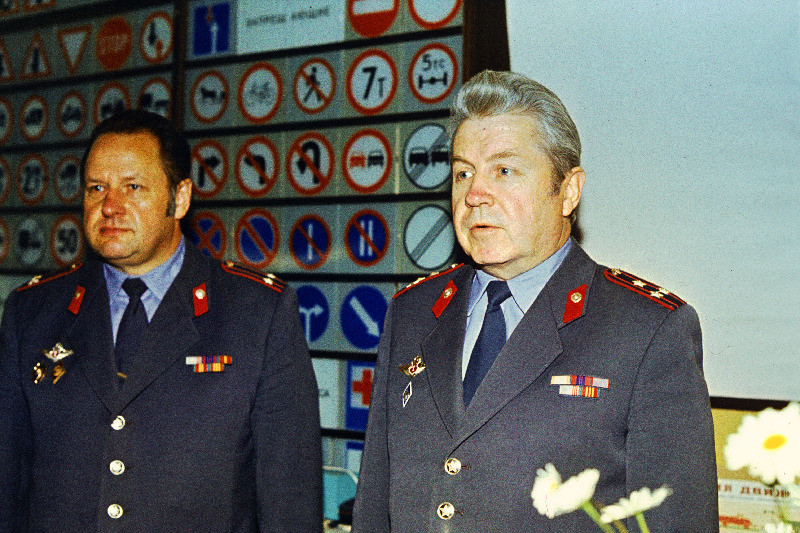 Vabariiklikel liiklusinspektorite kutsevõistlused avab Eesti NSV Riikliku Autoinspektsiooni ülem Hellat Rumvolt.