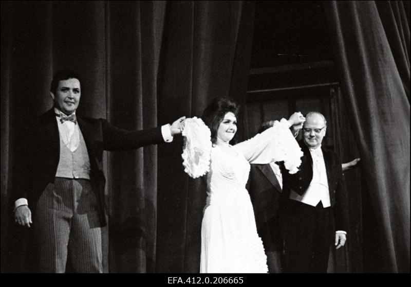 Vene kunsti dekaad: Vene NFSV rahvakunstnik Galina Kovaljova ja Hendrik Krumm G. Verdi ooperis "Traviata" RAT Estonias.