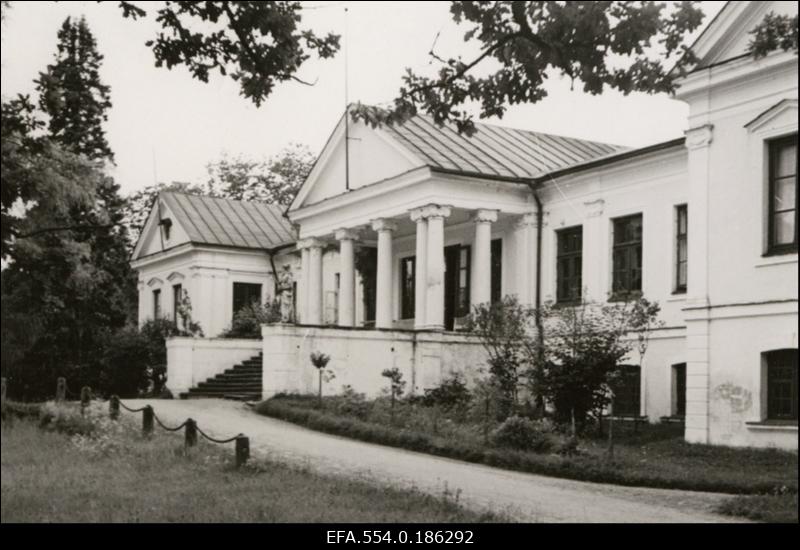 Õisu Piimanduskool endises Õisu mõisa härrastemajas.