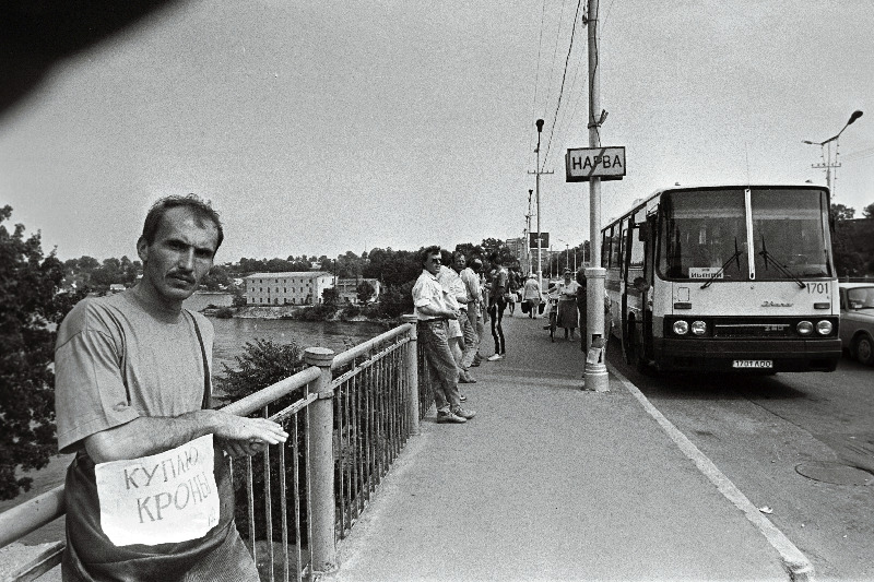 Rahavahetaja Narvas.