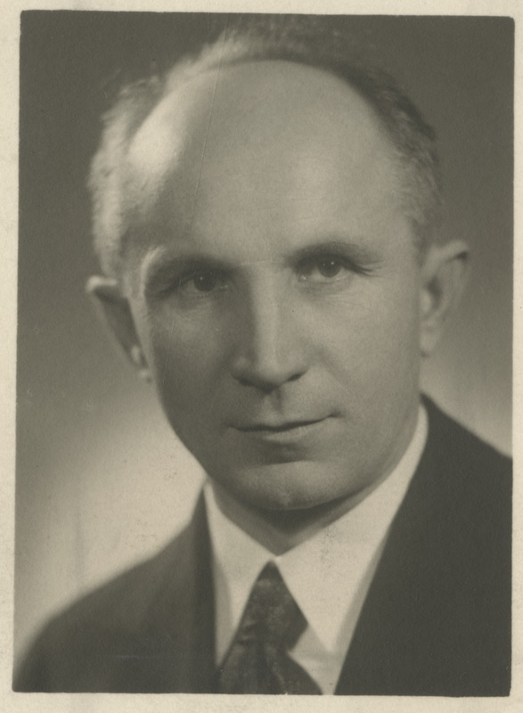 Kirjanik Jüri Parijõgi, portreefoto