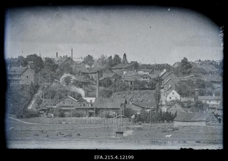 Vaade Viljandi järveäärsele alale, keskel linna tapamaja (korstnaga).