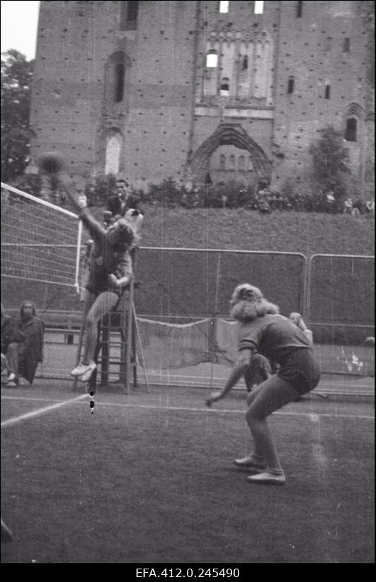 ENSV 1952. a I grupi esivõistlused võrkpallis ÜSK tenniseväljakul Toomel.